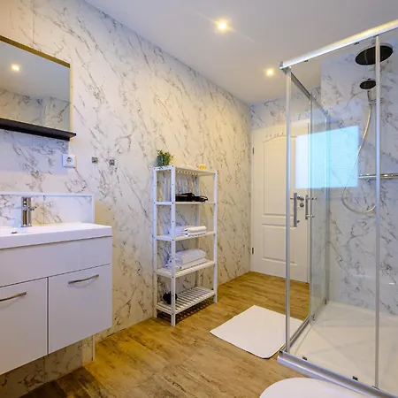 Apartament Mit Sonnenbalkon & Parkplatz