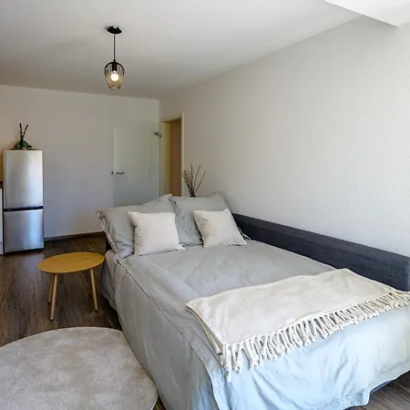 Ava Escapes - Maxi I - Parkplatz - Balkon